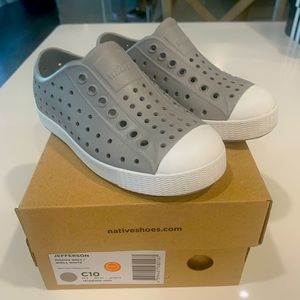 Native Jefferson Grey/White Size C10
